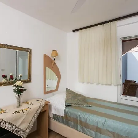 Kusalo - Twin With Patio And Shared Bathroom *