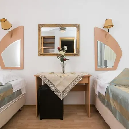 Apartament Kusalo - Twin With Patio And Shared Bathroom